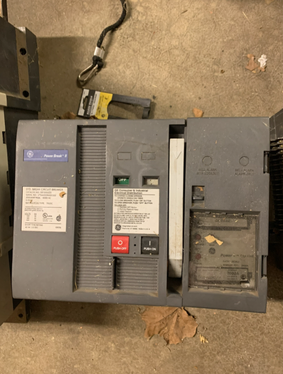 electrical surplus buyer in Monroe LA evaluating large-frame circuit breakers